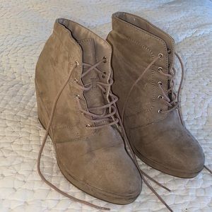 Like new. Only worn a few times